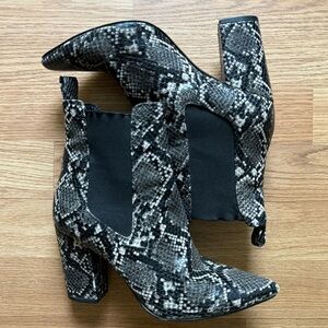 Steve Madden Snake Print Pointed Toe Block Heel Booties Size 7